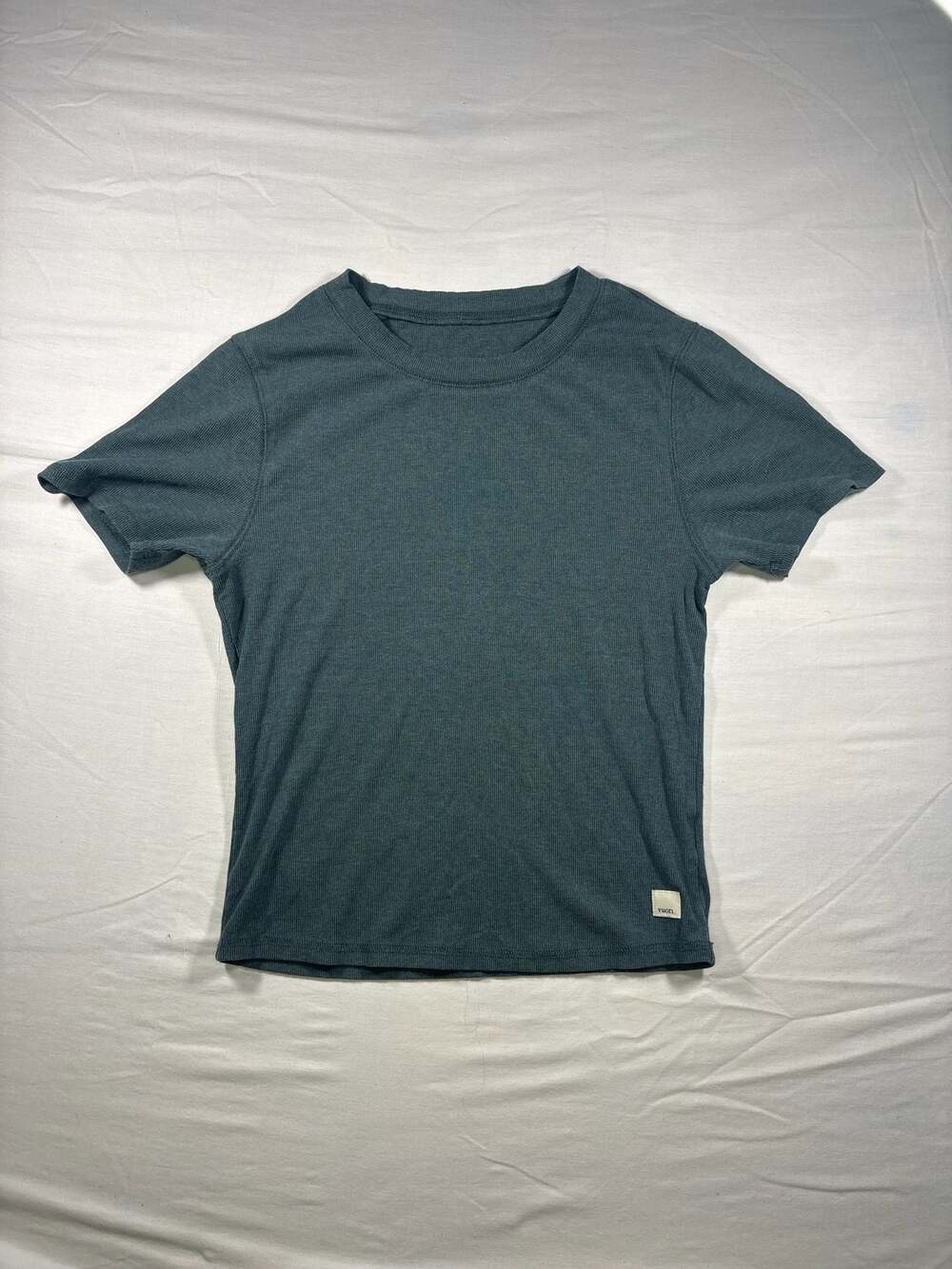 Vuori Pose Slim Fitted Semi Cropped Short Sleeve Top